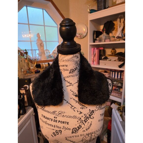 Faux Fur Black Wrap Collar Scarf - Picture 13 of 13